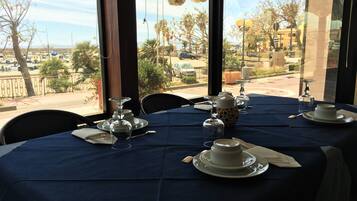 Ilmainen päivittäinen buffetaamiainen