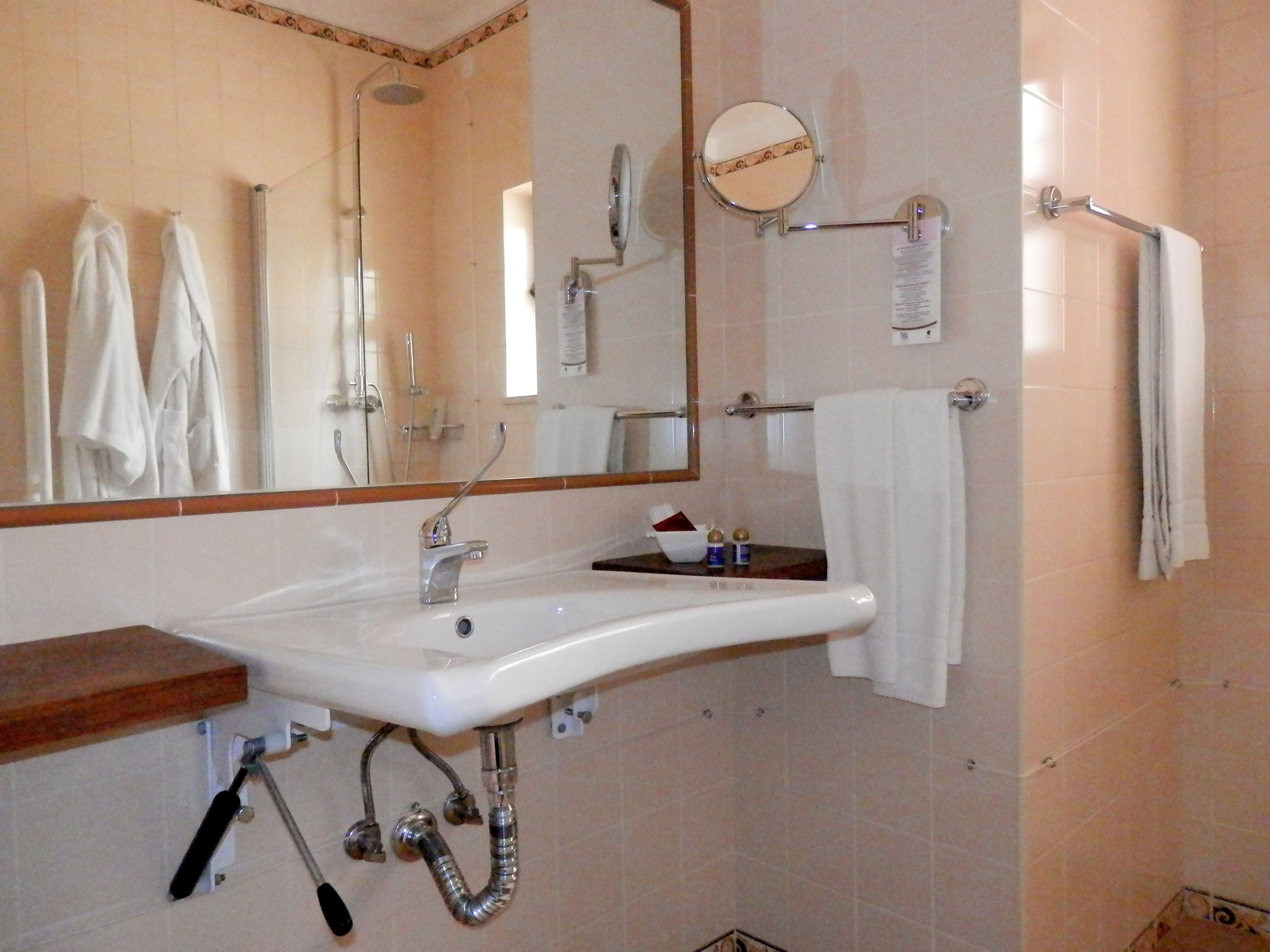 classic double or twin room, 1 bedroom | bathroom | rainfall showerhead, hair dryer, towels, soap