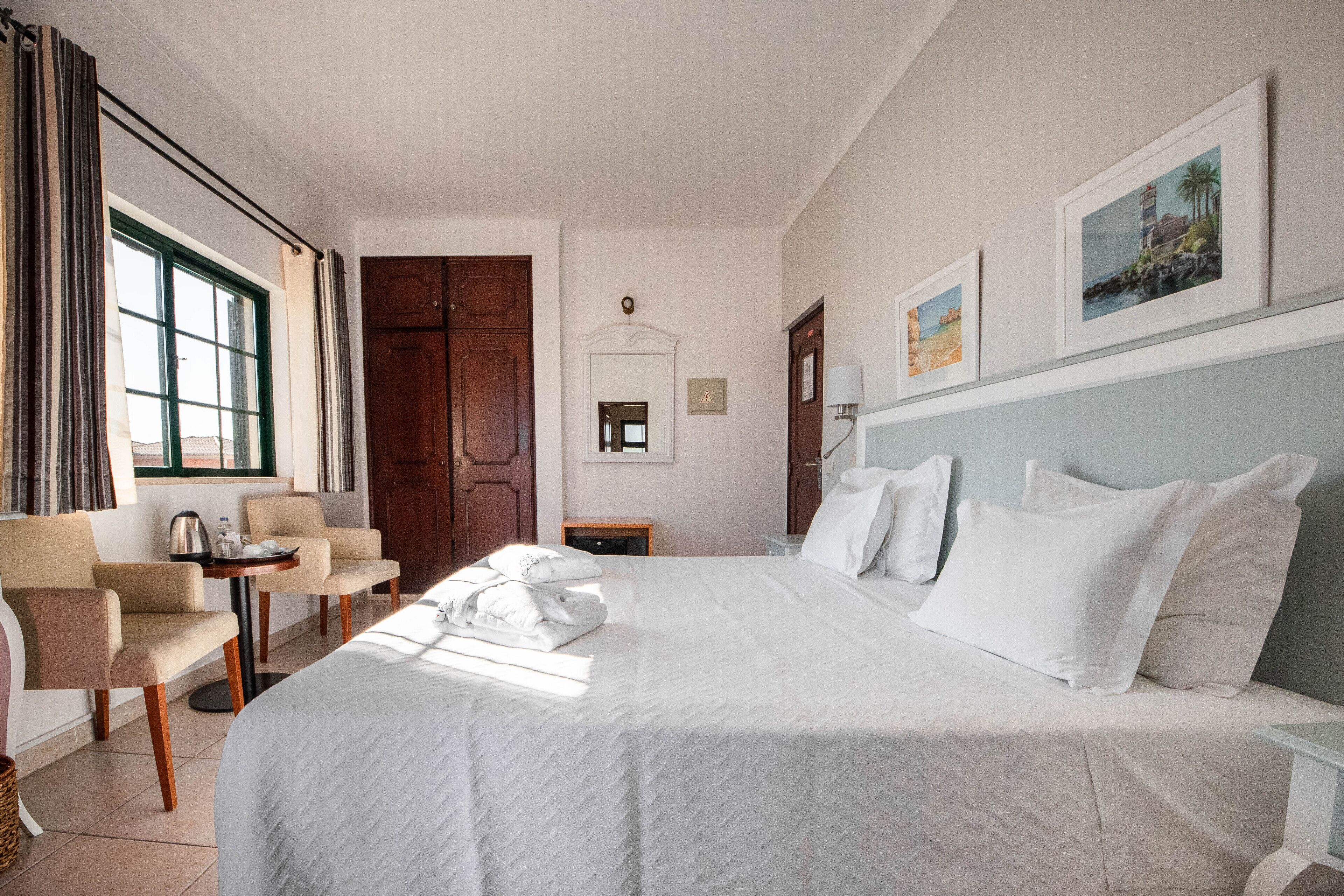 classic double or twin room, 1 bedroom | hypo-allergenic bedding, pillow-top beds, minibar, in-room safe