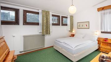 Classic Double Room | Down comforters, in-room safe, desk, laptop workspace