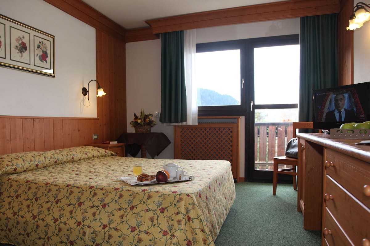 Classic Double Room, Balcony | Down comforters, in-room safe, desk, free WiFi