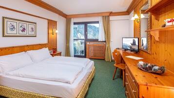 Copriletto in piuma, una cassaforte in camera, una scrivania