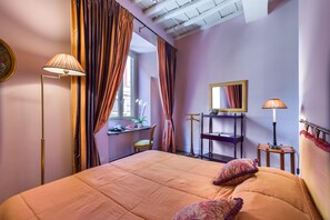 Habitación Deluxe doble | Ropa de cama de alta calidad, caja fuerte, escritorio