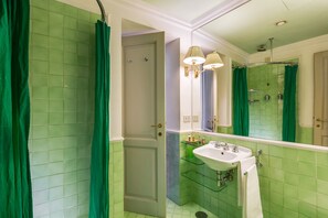Deluxe-Doppelzimmer | Hochwertige Bettwaren, Zimmersafe, Schreibtisch, Zustellbetten