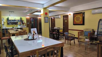 Área de estar no saguão