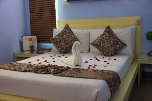Premium bedding, in-room safe, individually decorated