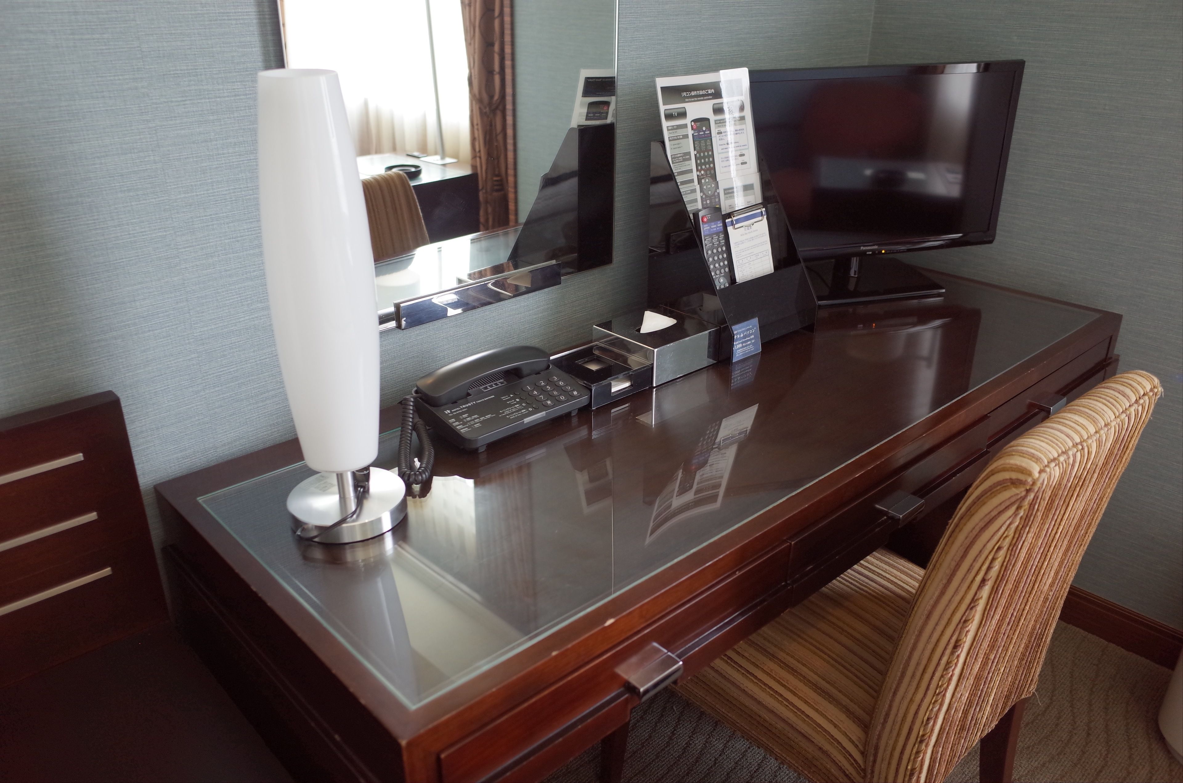 in-room business centre