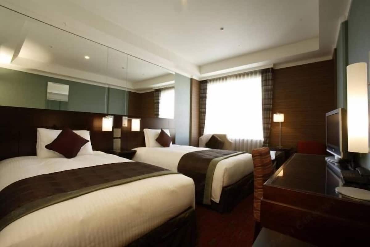 Premium bedding, desk, blackout curtains, soundproofing
