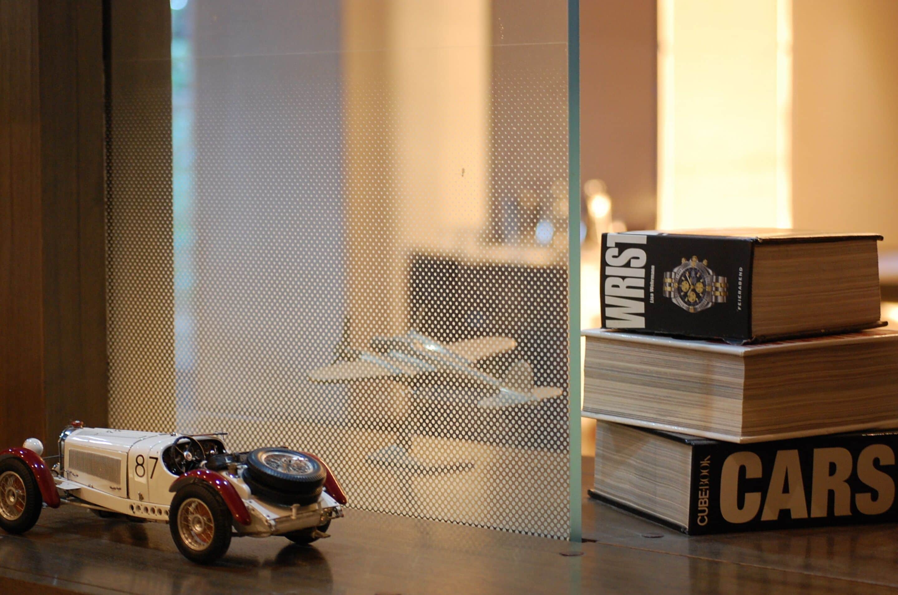 breakfast, lunch, dinner served; fusion cuisine