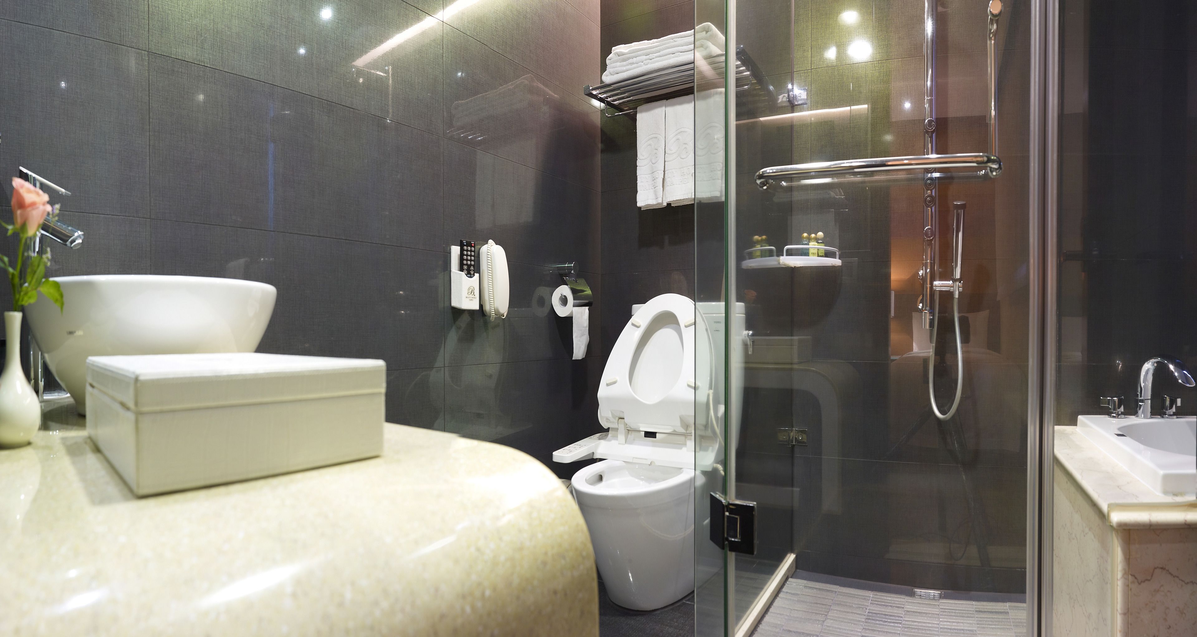 superior room | free minibar, in-room safe, desk, iron/ironing board