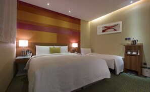Free minibar, in-room safe, desk, iron/ironing board - Beauty Hotels - Beautique Hotel (Taipei)