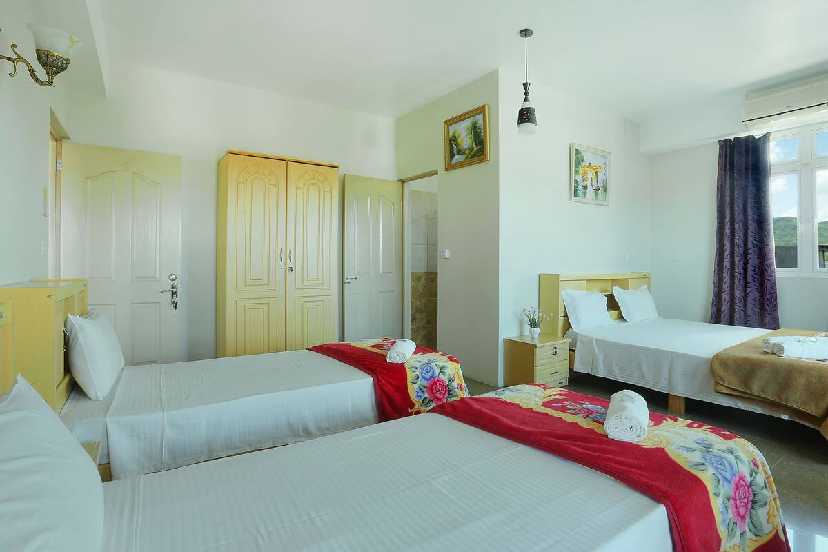 In-room safe, soundproofing, WiFi (free)