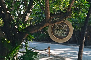 Couples treatment rooms, sauna, hot tub, steam room, body treatments