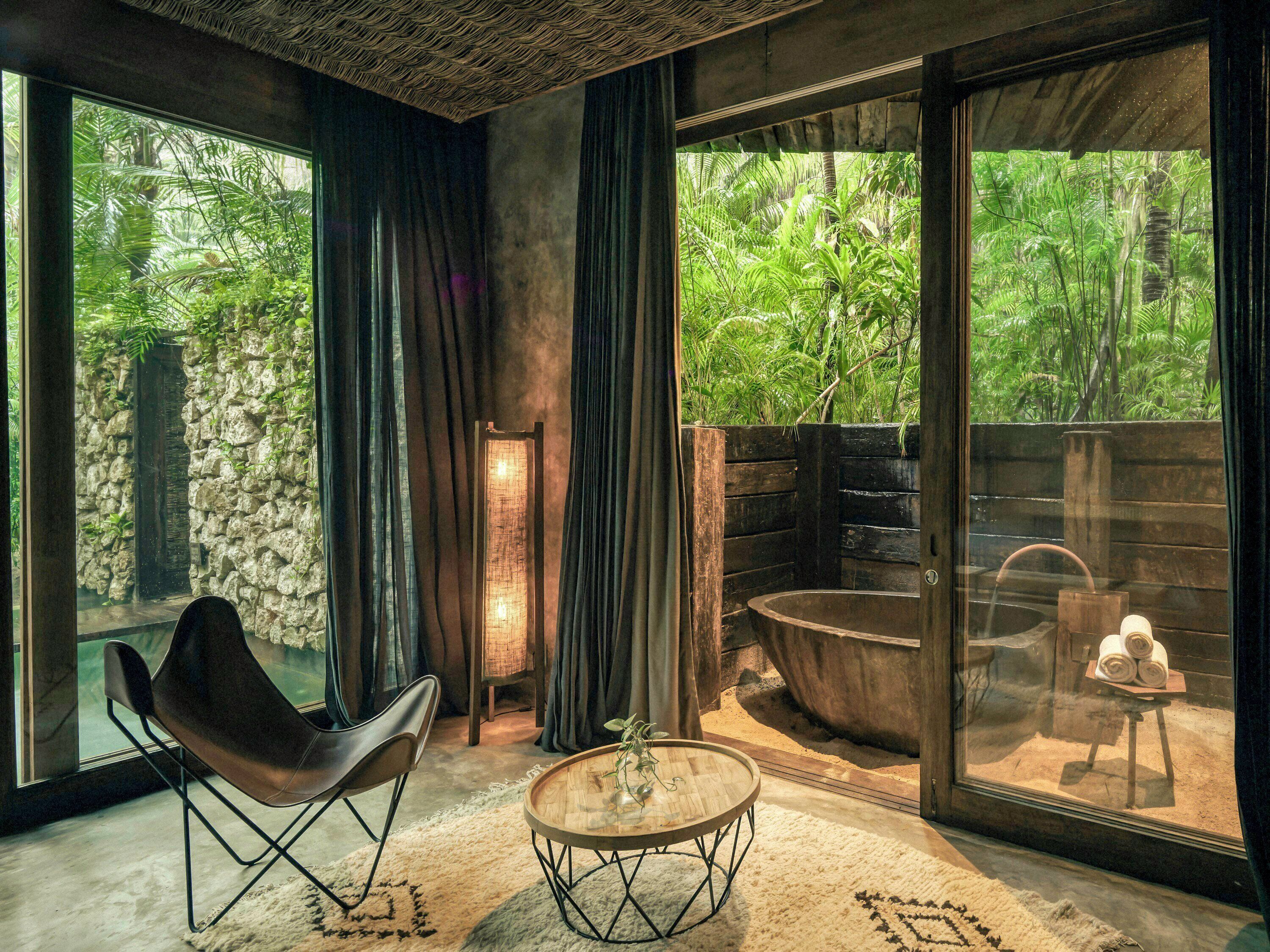 Suite (Signature Suite with Plunge Pool) | Safe på rommet, individuelt innredet og blendingsgardiner