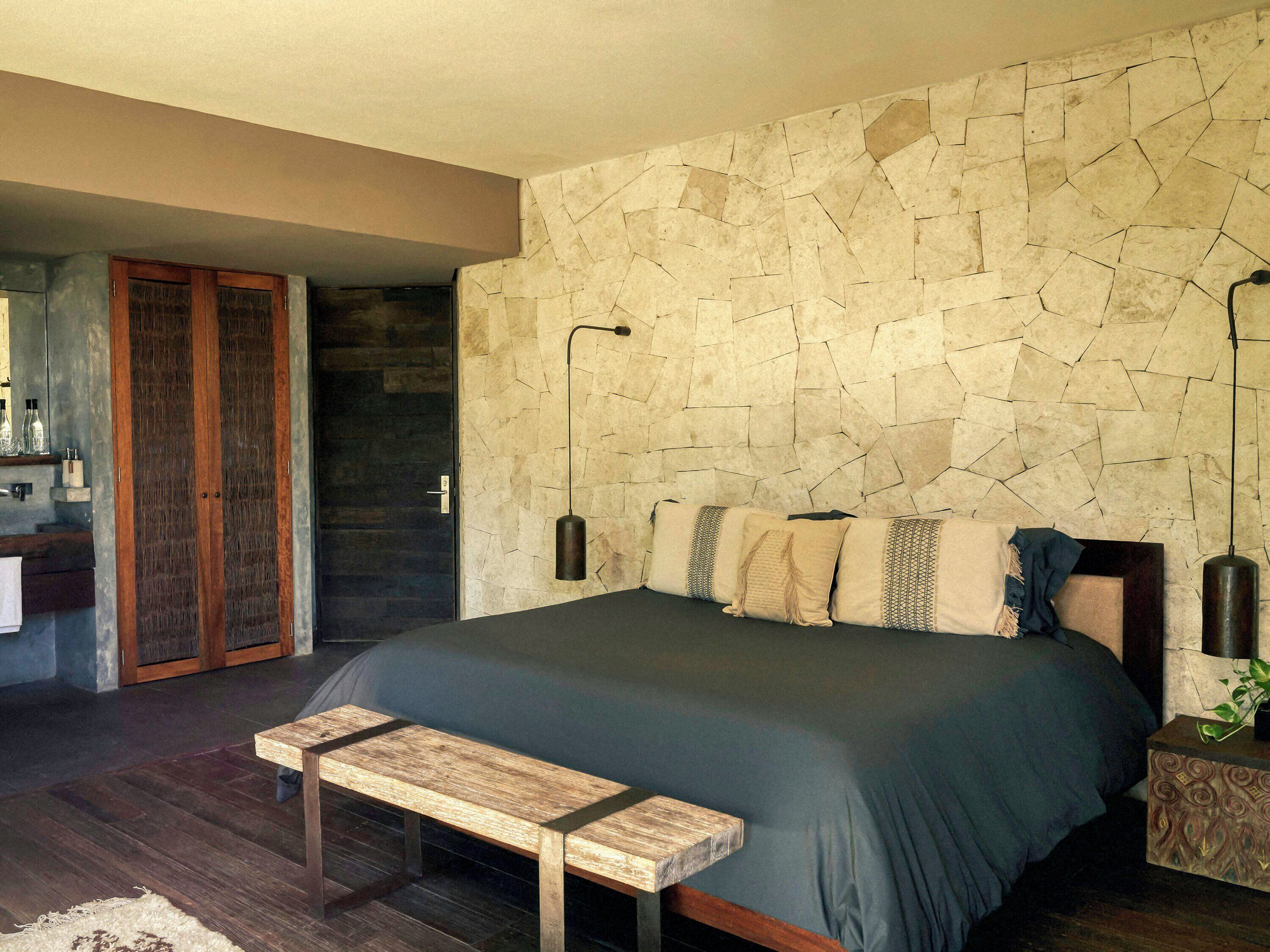 Suite, terrasse (with Plunge Pool) | Safe på rommet, individuelt innredet og blendingsgardiner
