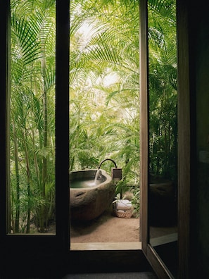 Suite (Air Suite with Plunge Pool) | In-room safe, individually furnished, blackout drapes