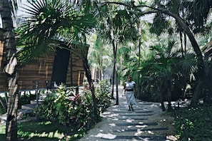 Couples treatment room(s), sauna, hot tub, steam room, body treatments