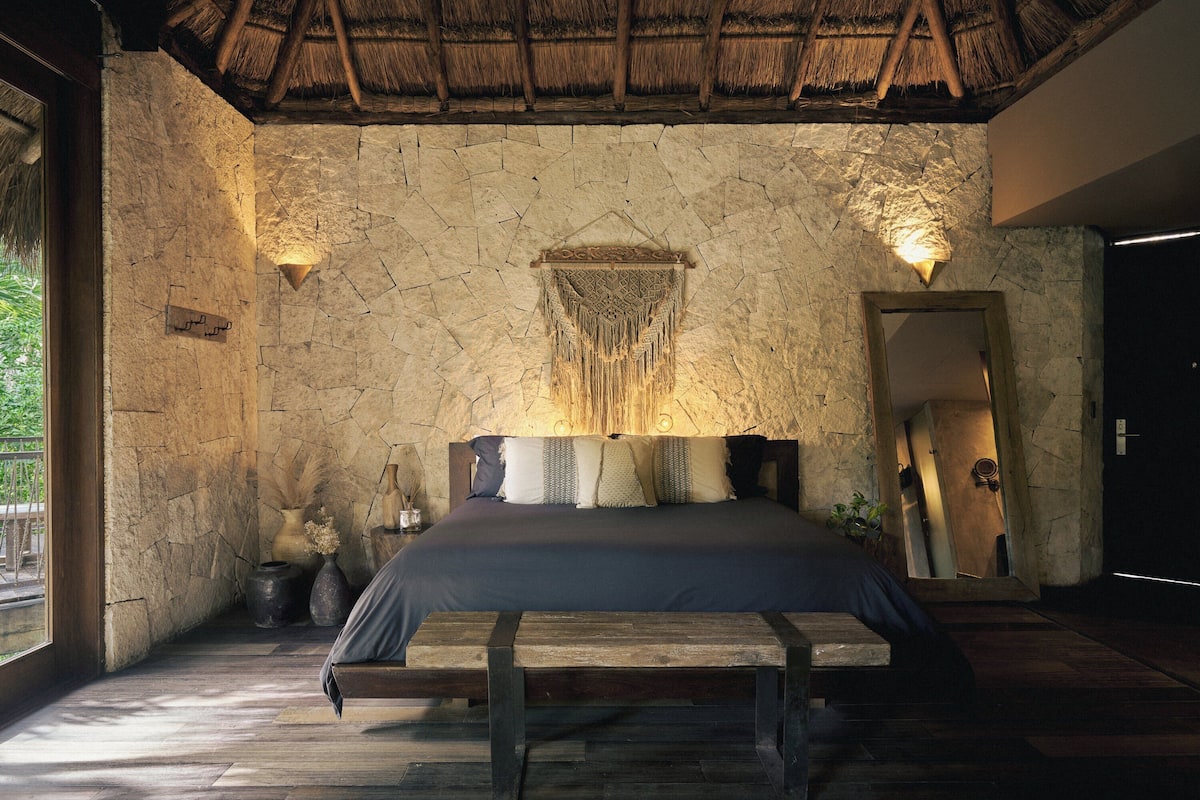 Suite (Palm Suite) | 1 bedroom, in-room safe, individually furnished, blackout curtains