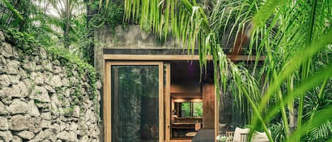 Suite (Signature Suite with Plunge Pool) | In-room safe, individually furnished, blackout drapes