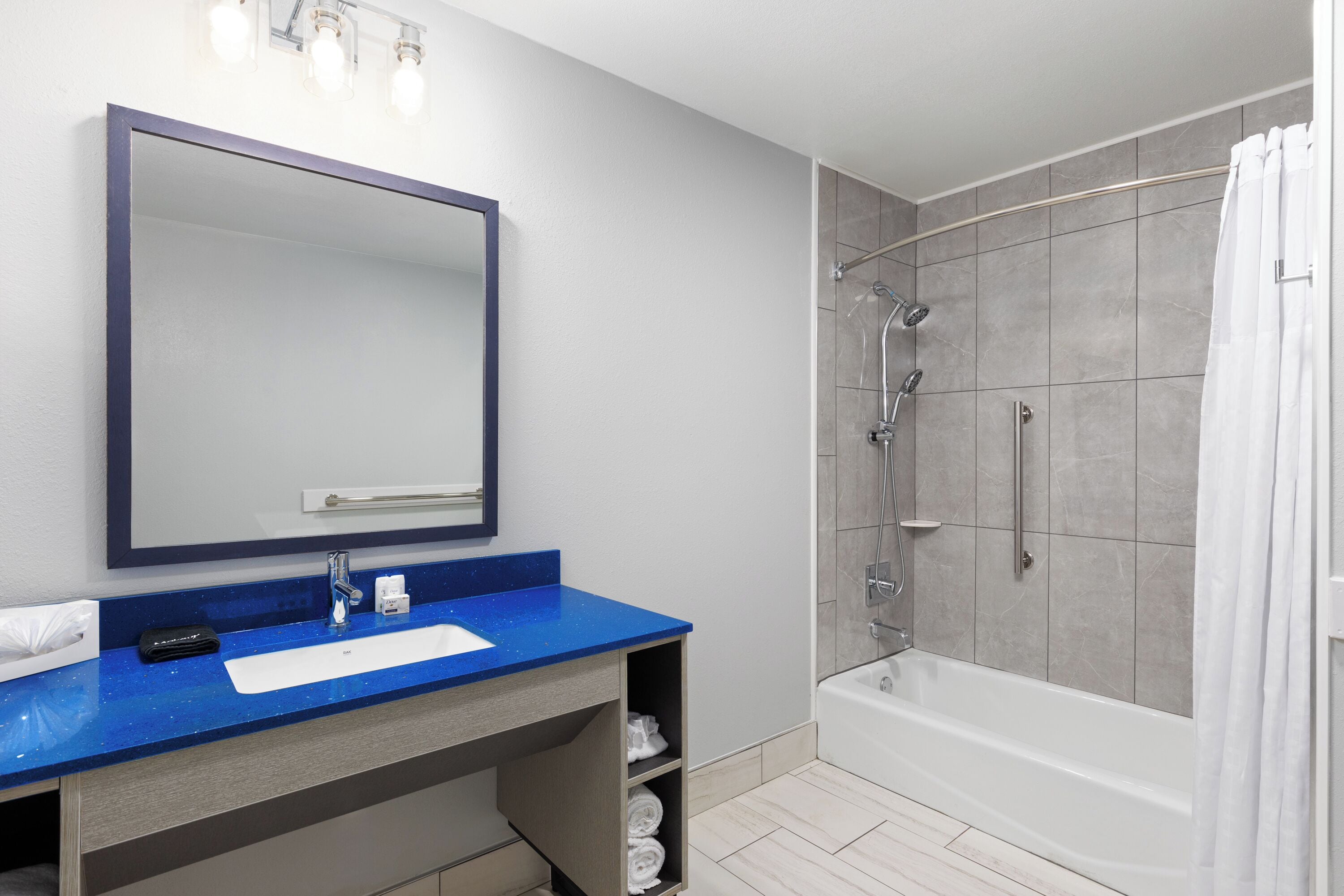 combined shower/bathtub, free toiletries, hair dryer, towels