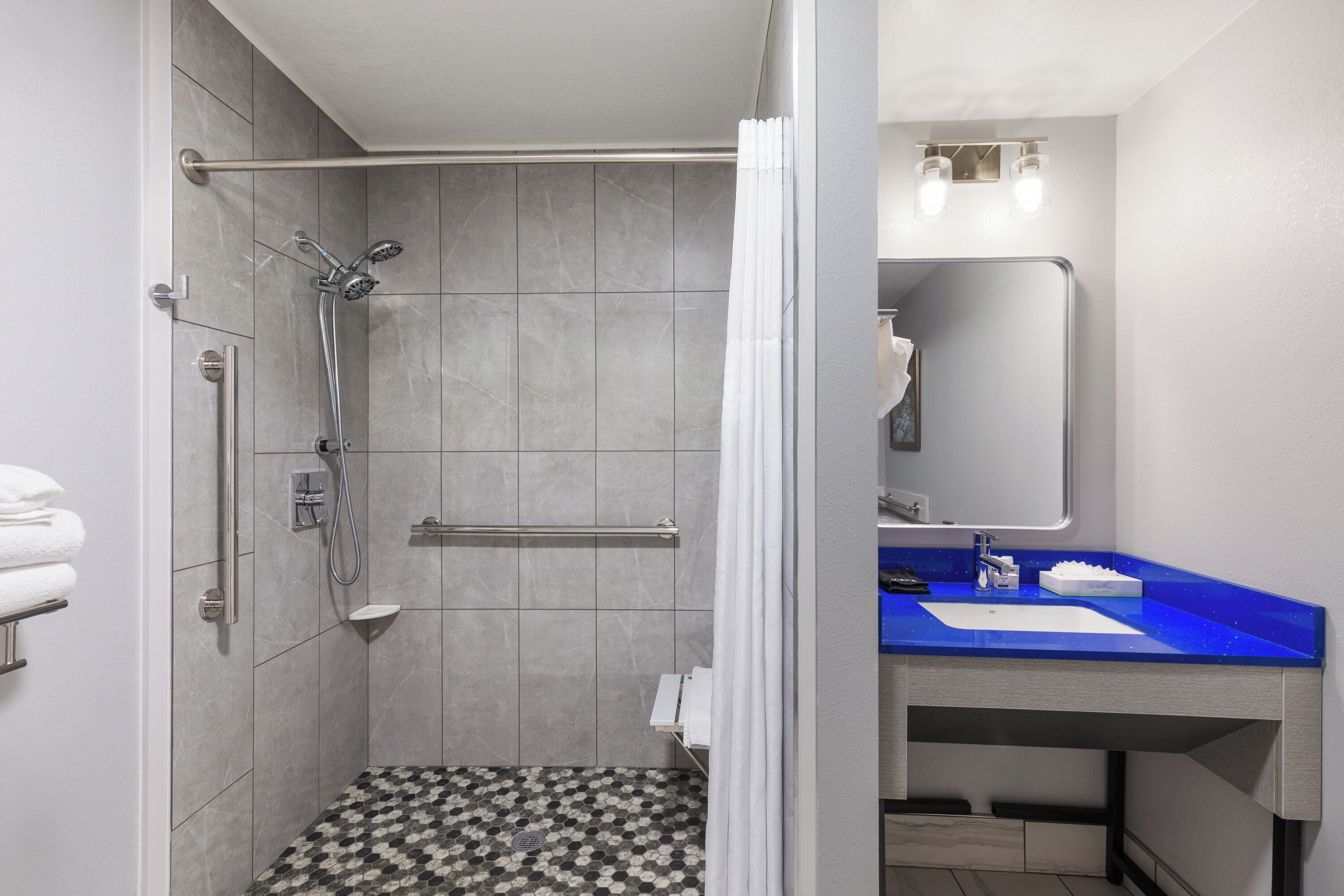 combined shower/bathtub, free toiletries, hair dryer, towels