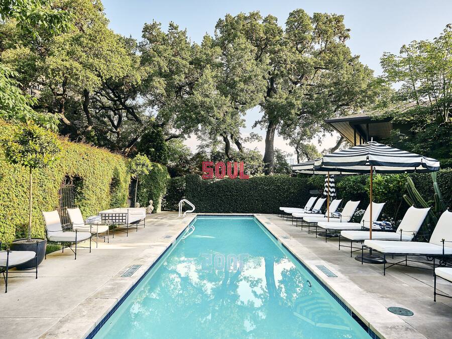 Outdoor pool, pool umbrellas, sun loungers