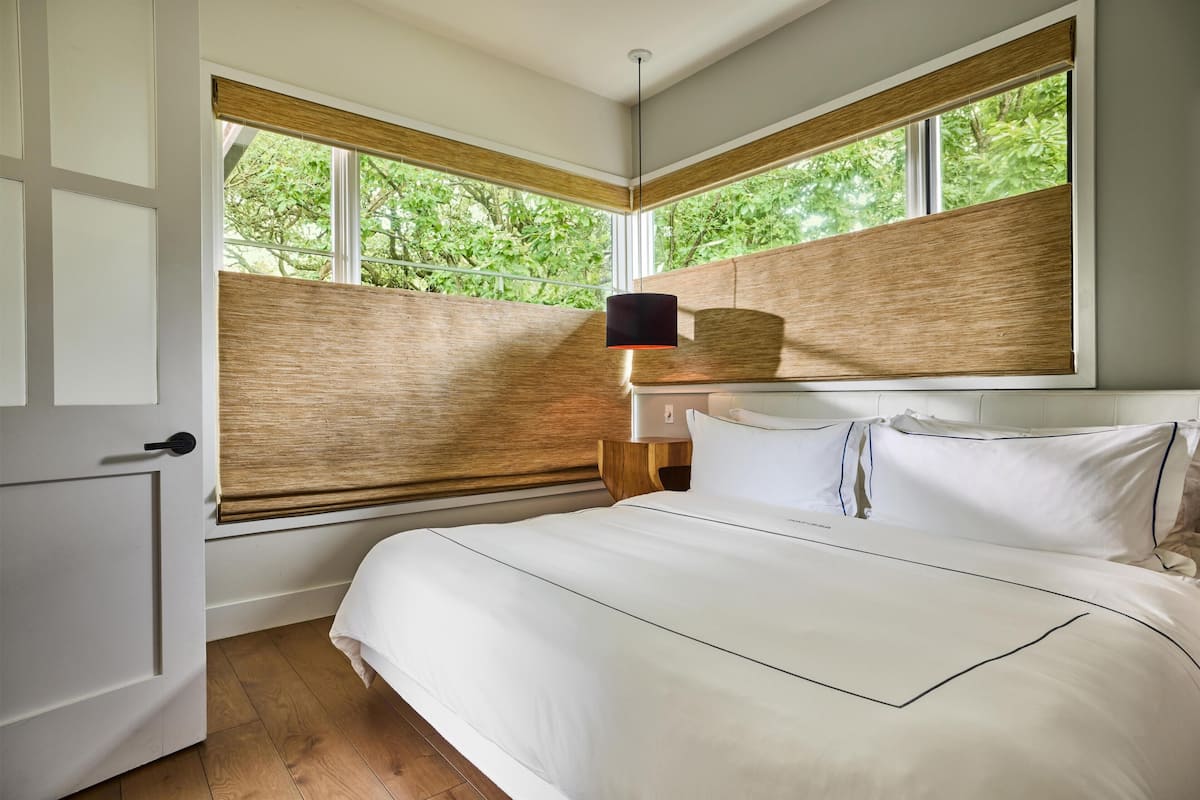 Poolside King Bungalow with Terrace | Egyptian cotton sheets, premium bedding, pillowtop beds, minibar