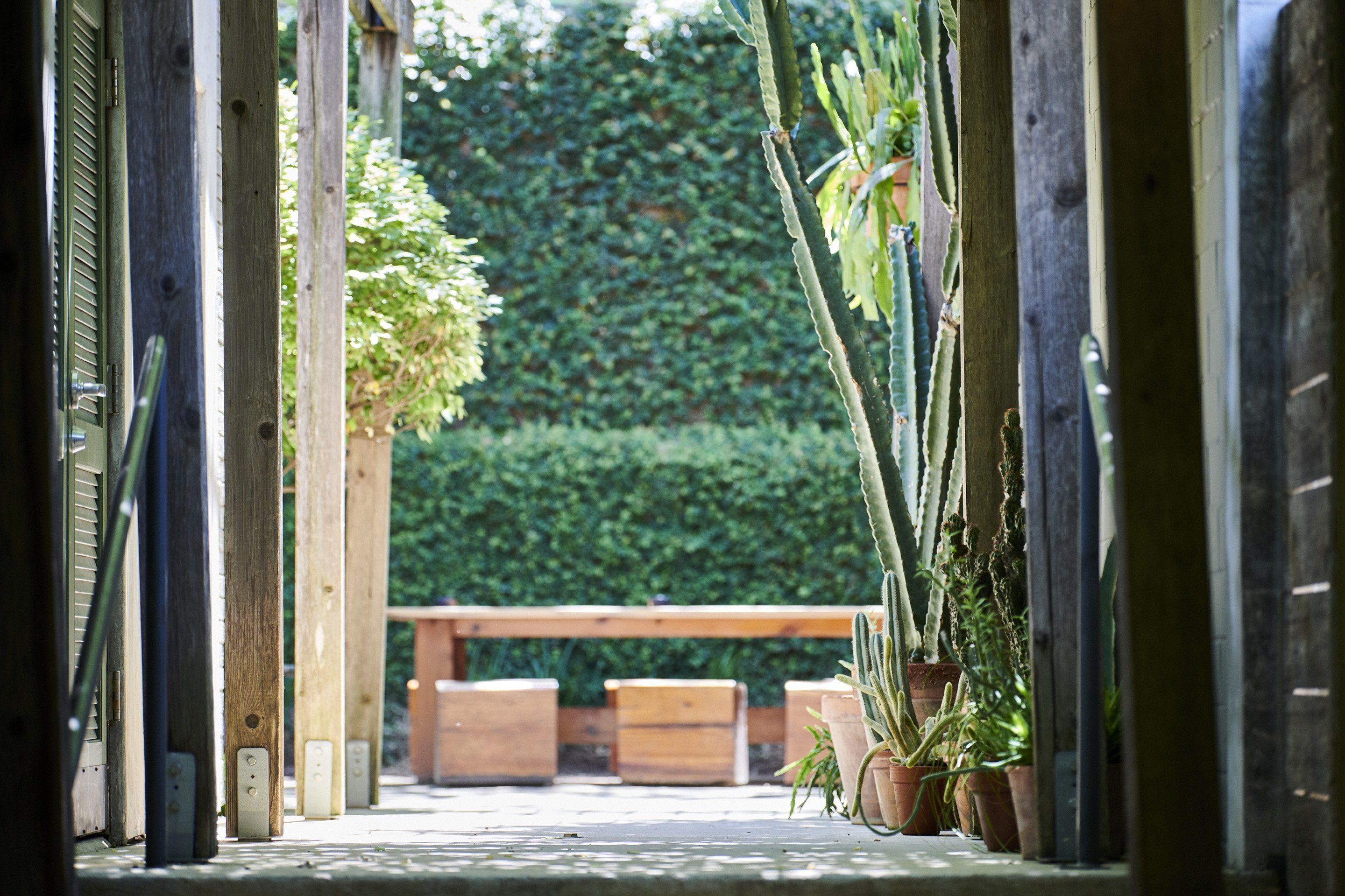 المنشأة من الخارج