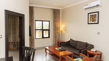 Standard Suite, 1 King Bed | Living area | 32-inch flat-screen TV with cable channels, LCD TV, pay movies