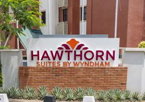 Building design - Hawthorn Suites By Wyndham Abuja (Abuja)