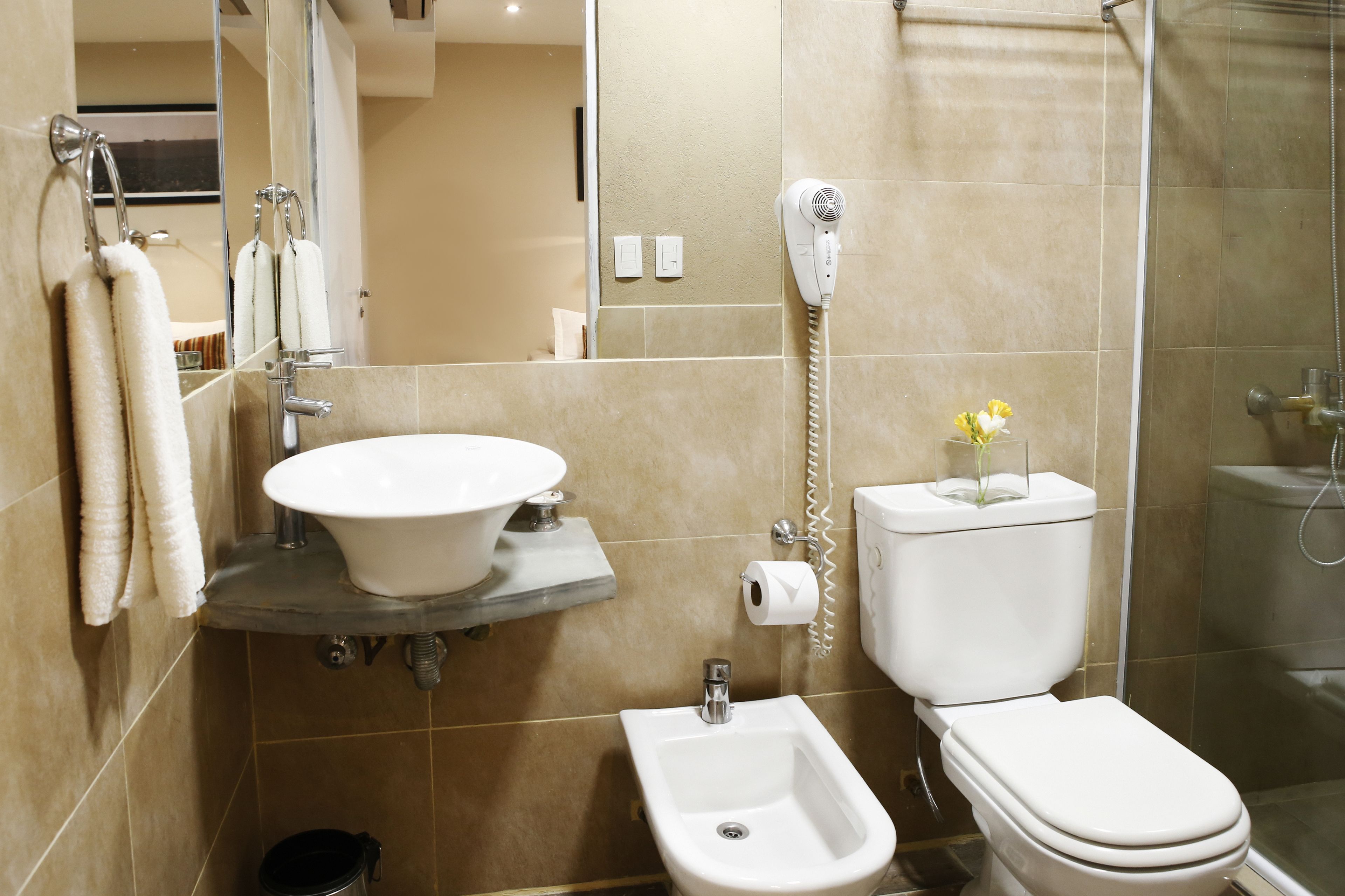 Standard Triple Room | Peti besi dalam bilik, meja, katil bayi/kot (percuma), Wi-fi percuma 