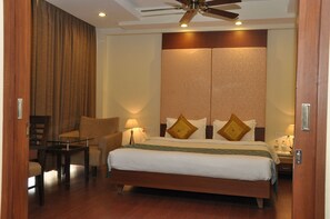 Deluxe Room, City View | In-room safe, desk, WiFi - Cambay Resort Jamdoli (Jaipur)