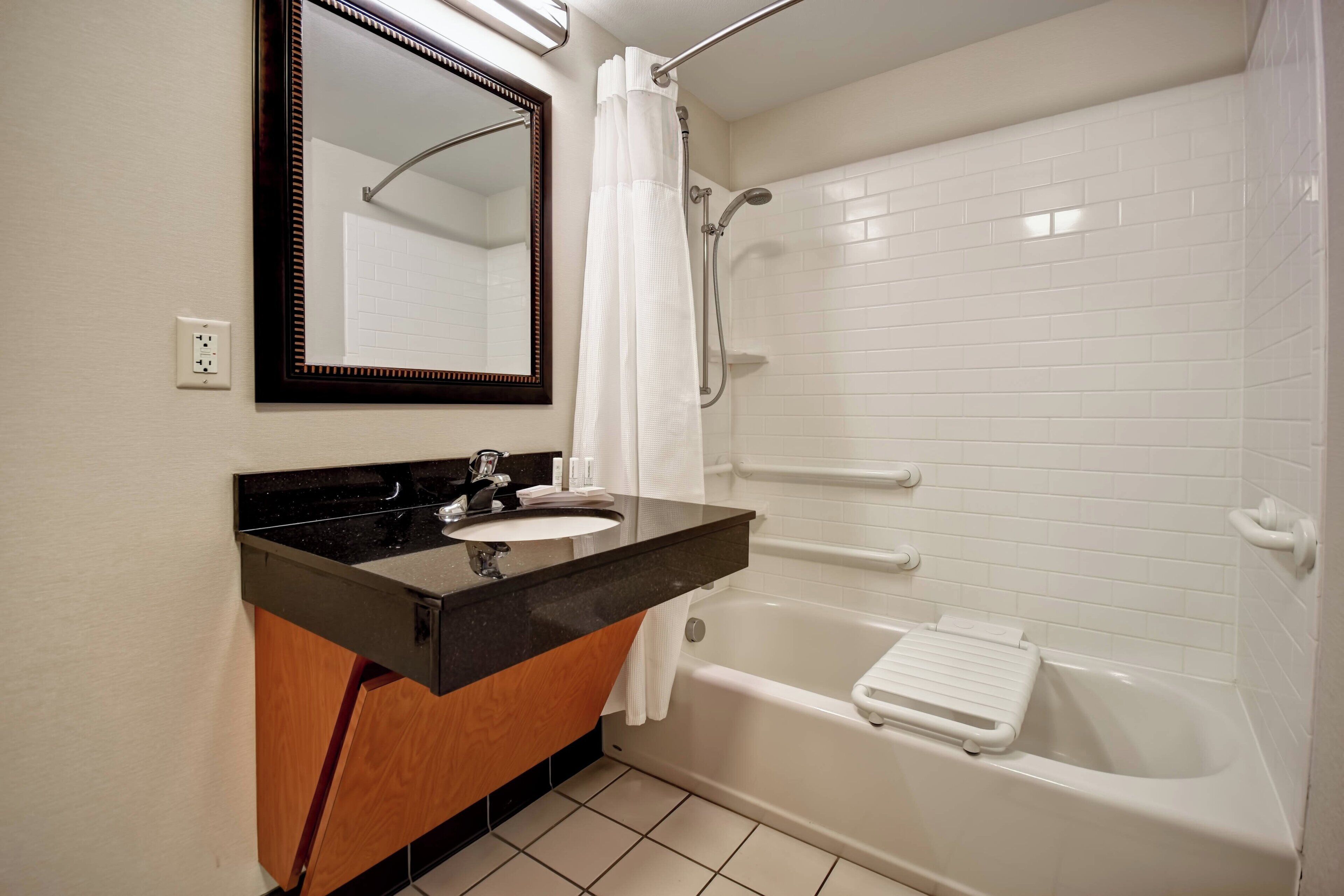 room | bathroom | combined shower/bathtub, free toiletries, hair dryer, towels