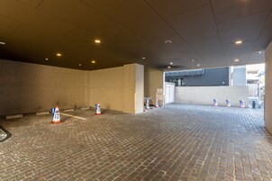 Self parking (JPY 2500 per night)