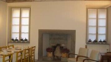 Desayuno continental entre semana (EUR 7 por persona)