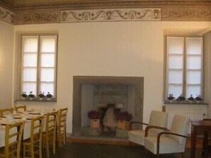 Se ofrece un desayuno continental entre semana (7 EUR por persona)