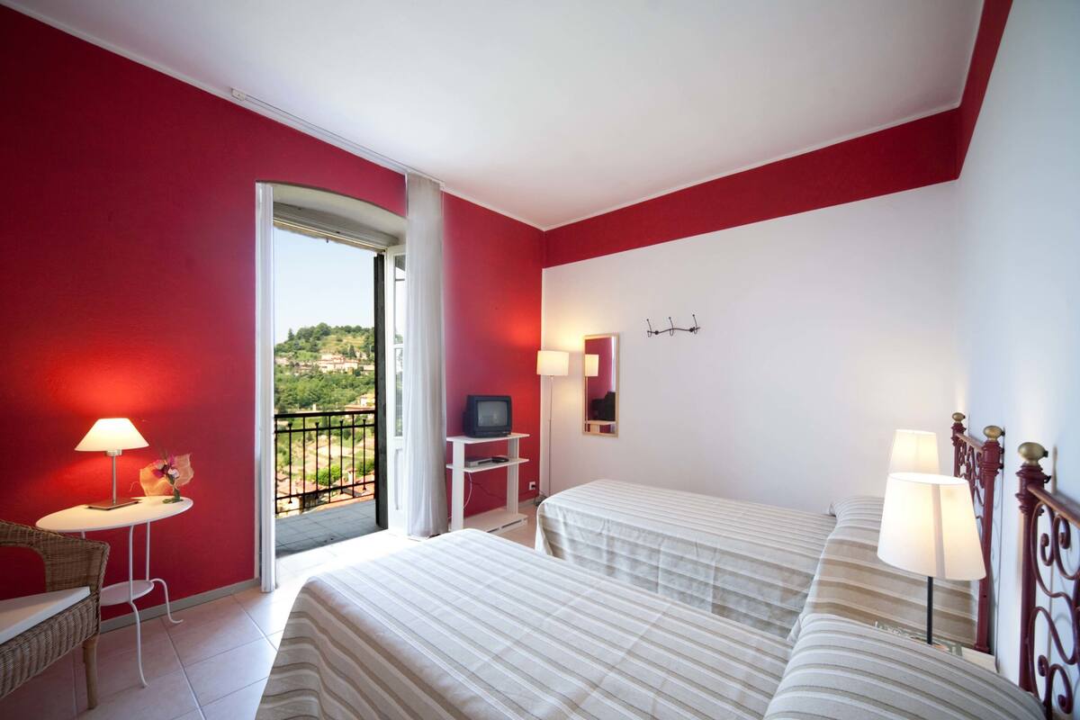 Panoramic Double or Twin Room, Private Bathroom, Hill View | Seterika/papan seterika, katil bayi/kot (percuma)