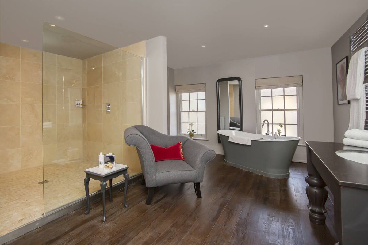 Suite (Cranborne) | Bathroom | Shower, rainfall showerhead, designer toiletries, towels