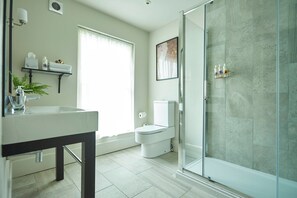 Shower, rainfall showerhead, designer toiletries, towels - The Grosvenor Arms (Shaftesbury)