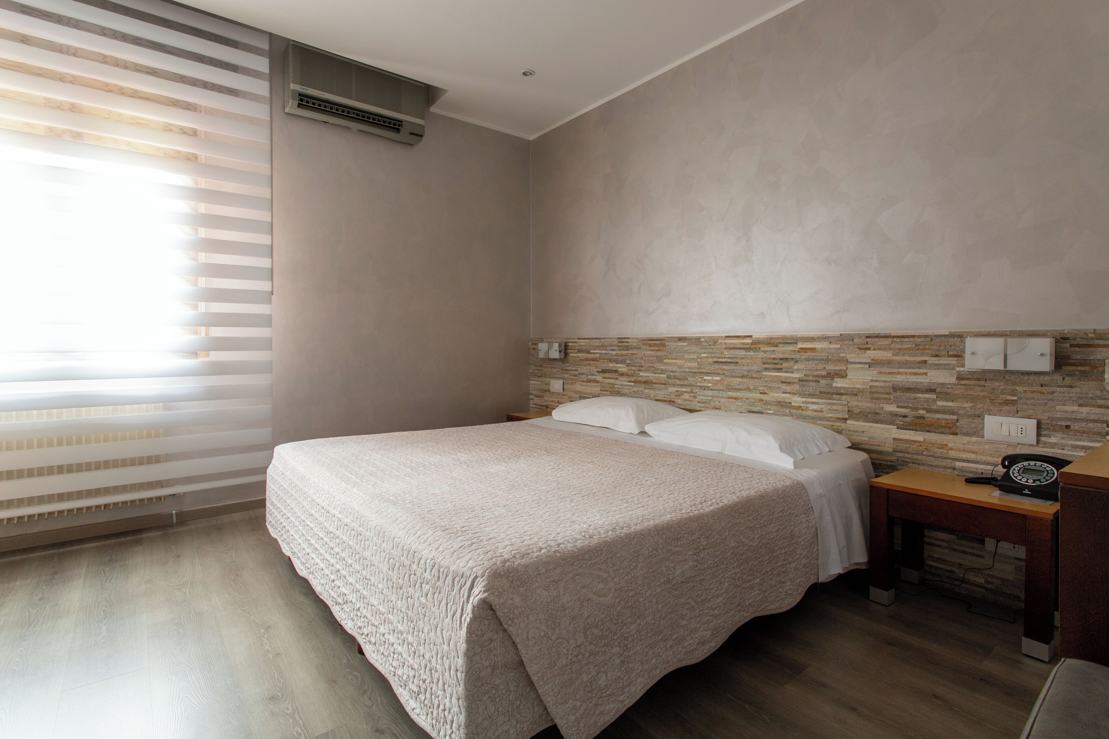 Minibar, Zimmersafe, Schreibtisch, schallisolierte Zimmer