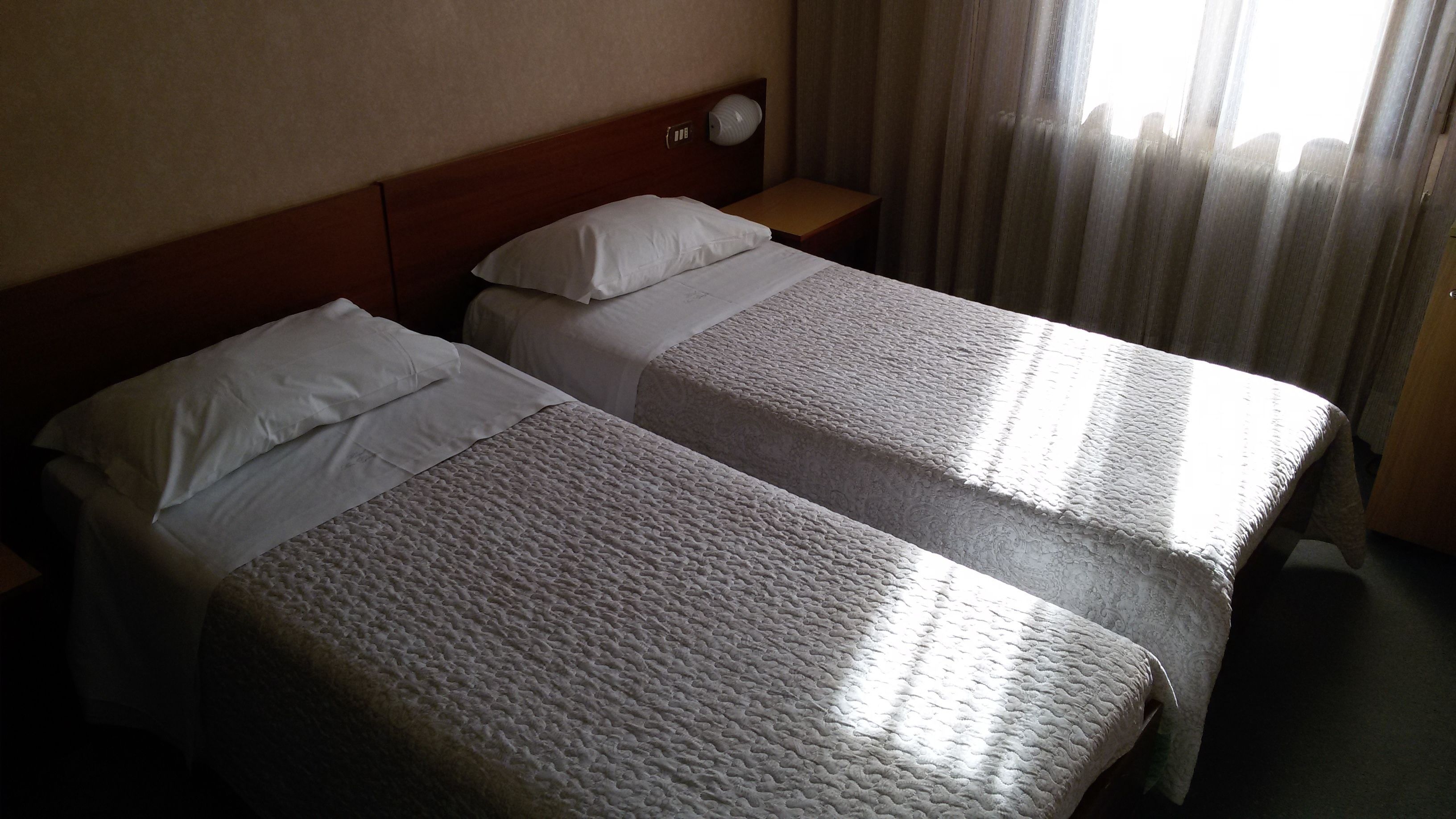 standard room, 1 double bed | minibar, in-room safe, desk, soundproofing