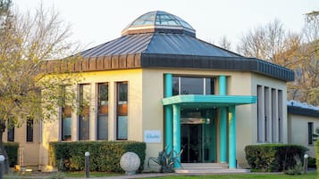 Sauna, bain à remous, hammam, soins corporels, bains de boue