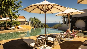 Outdoor pool, pool loungers