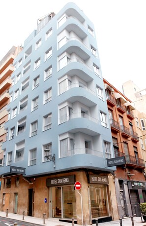 Front of property - Hotel San Remo (Alicante)