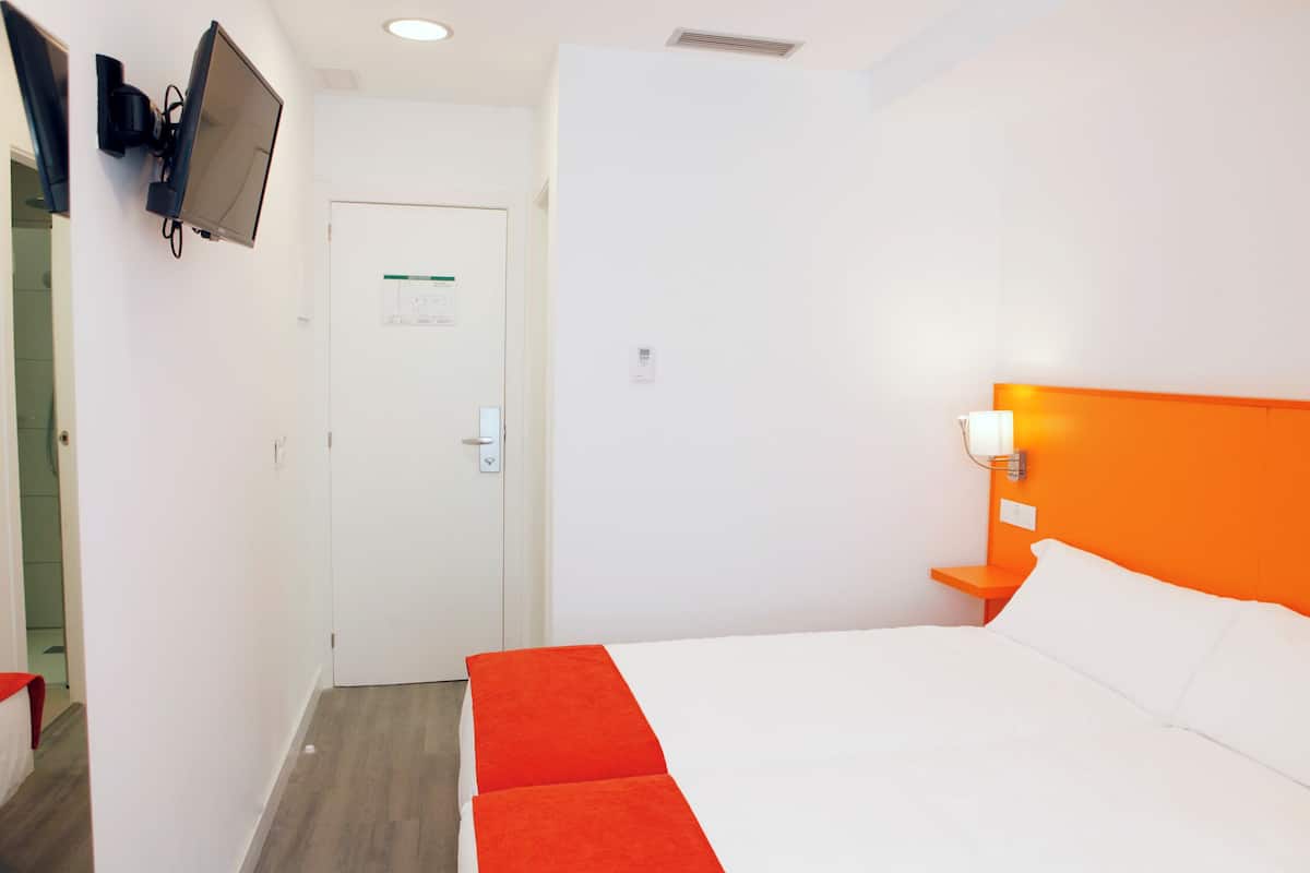 In-room safe, desk, soundproofing, free WiFi