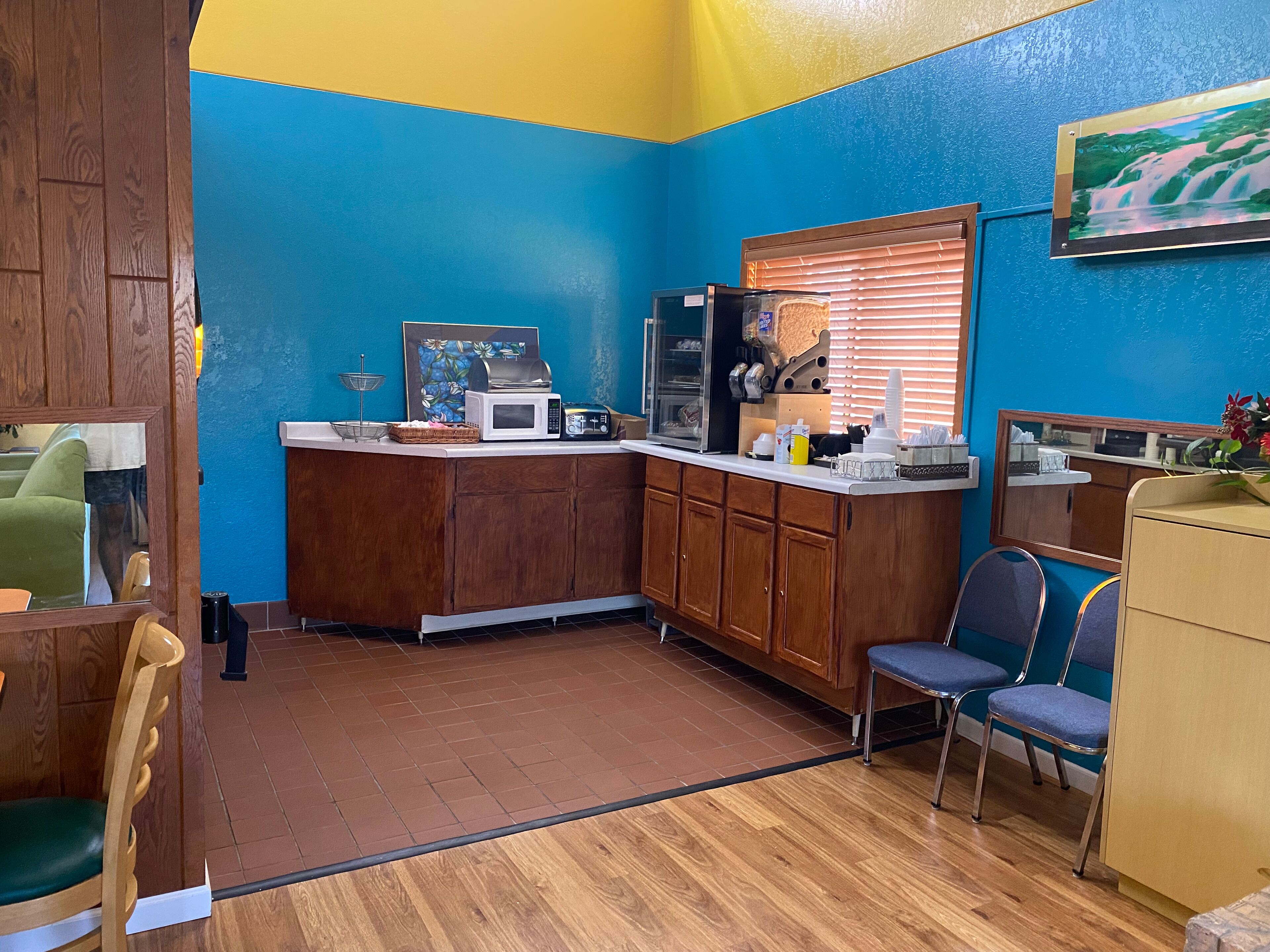 Free daily continental breakfast