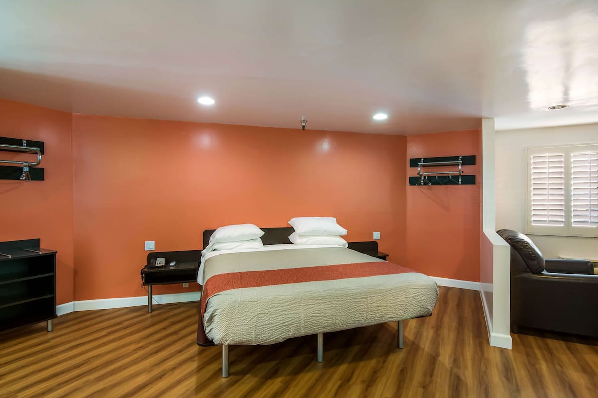 Pillowtop beds, individually furnished, desk, iron/ironing board