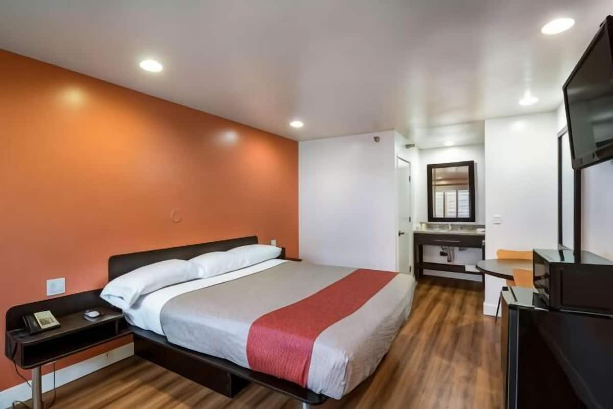 Pillowtop beds, desk, iron/ironing board, WiFi (free)