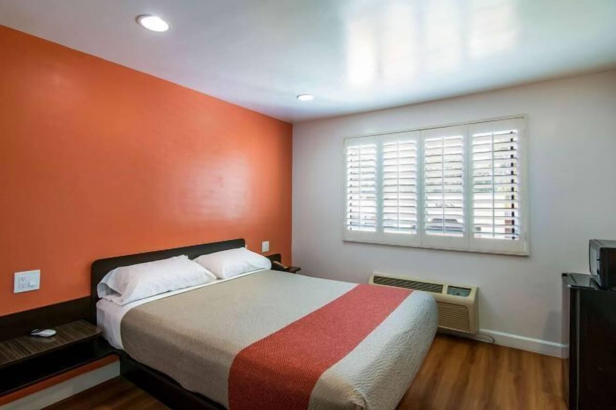Pillowtop beds, desk, iron/ironing board, WiFi (free)