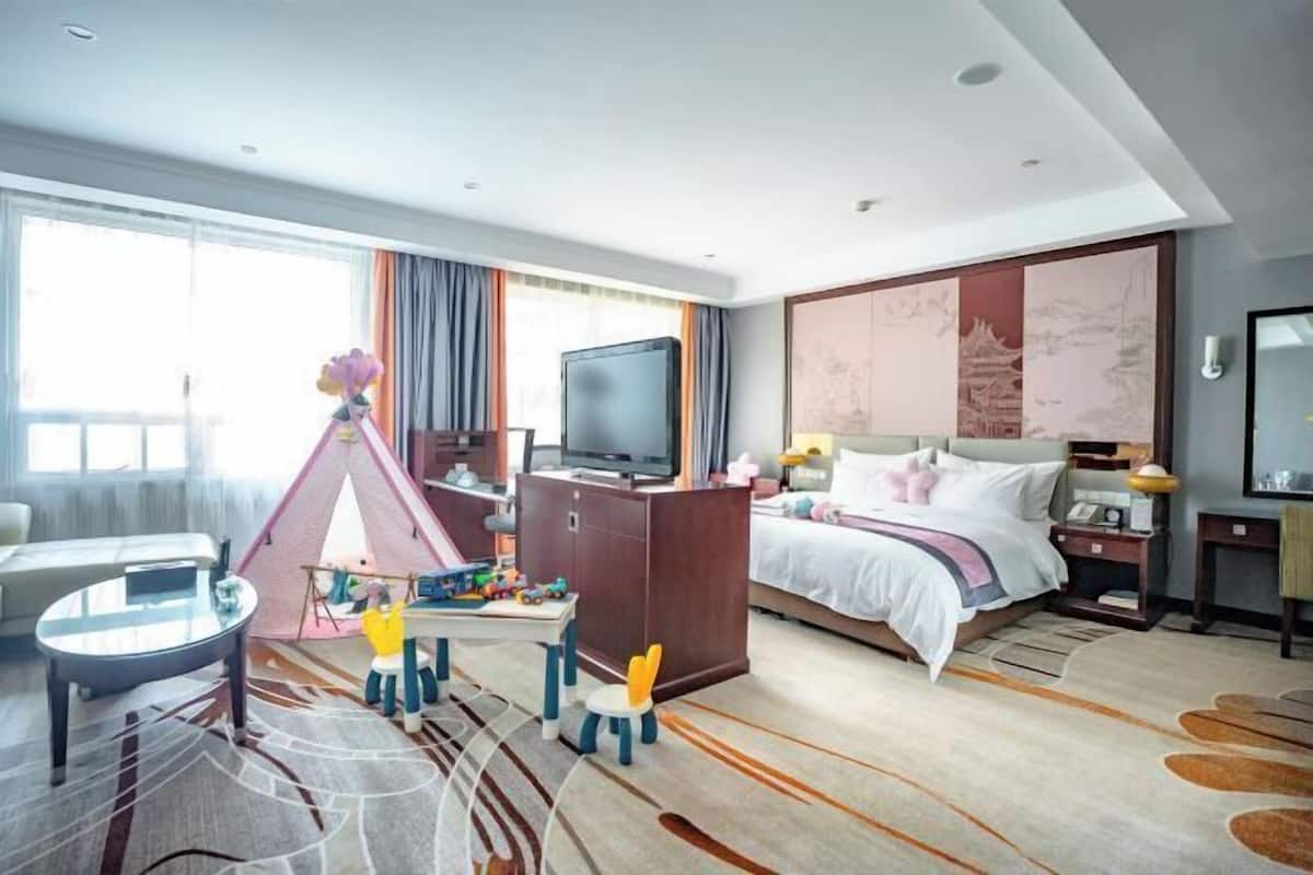Premium bedding, Select Comfort beds, minibar, in-room safe